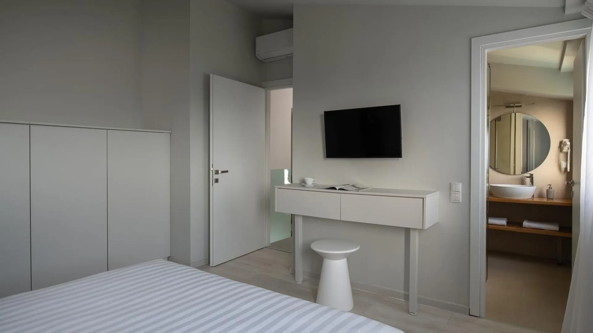 Olive Grove Suites - Villas With Private Pool And Garden Никити Греция