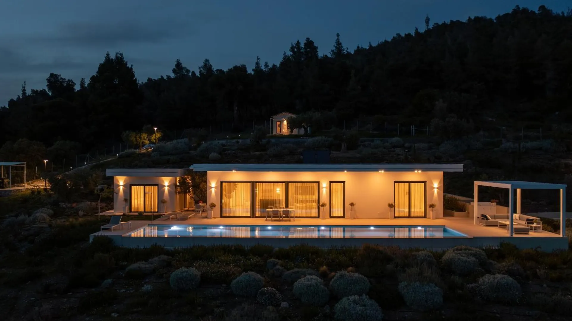 Olive Grove Suites - Villas With Private Pool And Garden Никити Греция